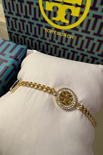 سوارة من ماركة توري بورش