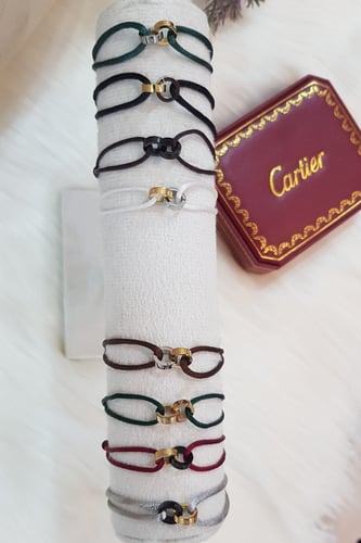 سوارة من ماركة كارتير الخيط