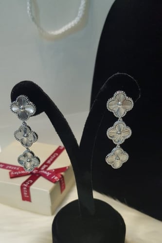 حلق طويل من ماركة فان كليف