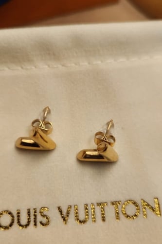 حلق من ماركة لويس فيتون