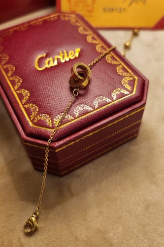 سوارة من ماركة كارتير