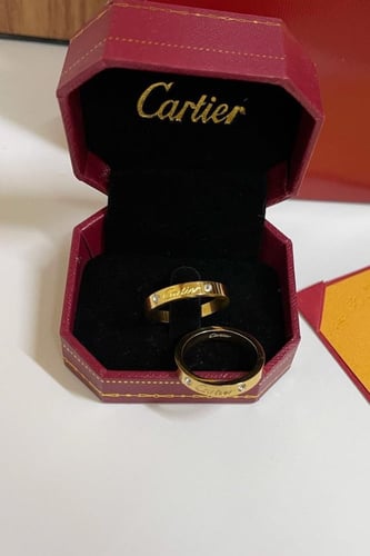 خاتم من ماركة كارتير لوف