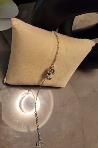 سوارة من ماركة قوتشي