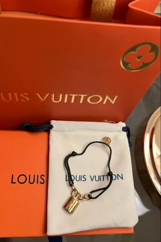 سوارة ماركة لويس فيتون