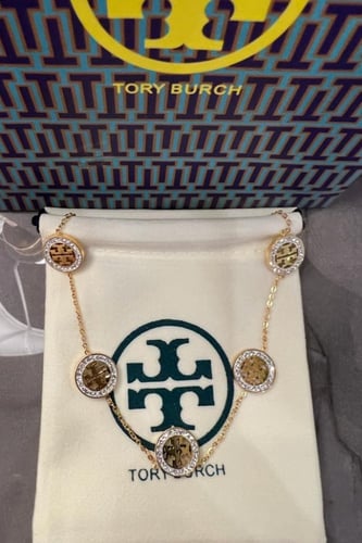 سلسال من ماركة توري بورش