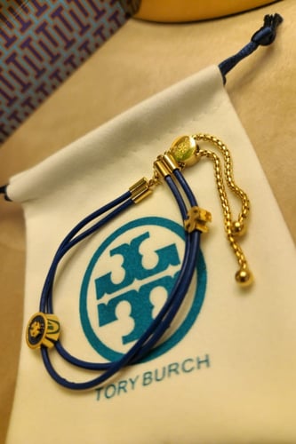 اساور توري بورش جلد