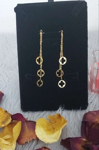 حلق من ماركة لويس فيتون