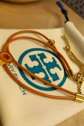 اساور توري بورش جلد