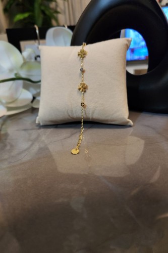 سوارة من ماركة توري بورش