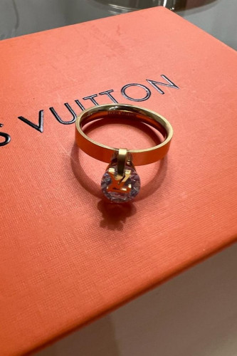 خاتم من ماركة لويس فيتون