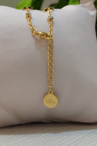 سواره من ماركة فالنتينو