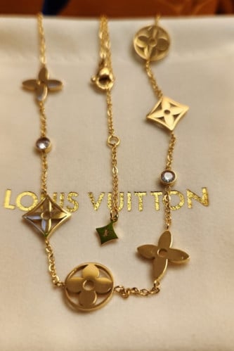سلسال من ماركة لويس فيتون