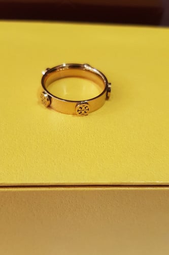خاتم من ماركة توري بورش