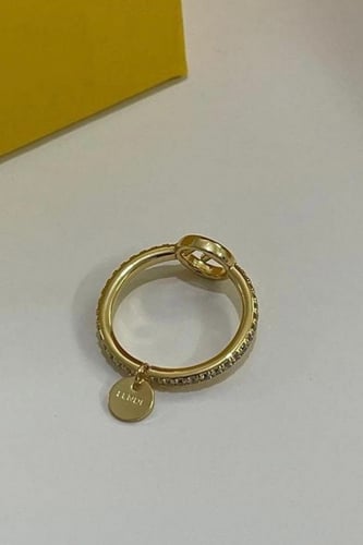 خاتم من ماركة فيندي الجديد