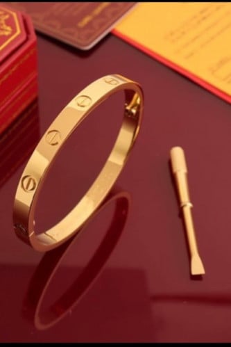 سوارة من ماركة كارتير