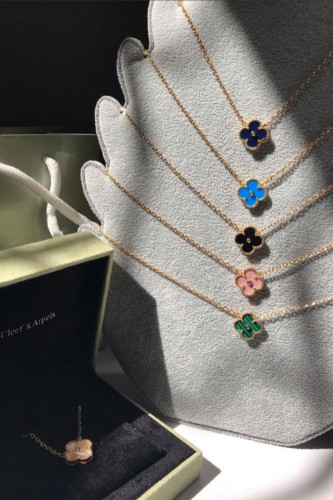 سلسال من ماركة فان كليف