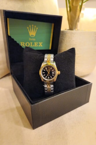 ساعة من ماركة رولكس ميناء أسود