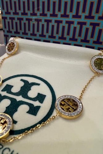 سلسال من ماركة توري بورش