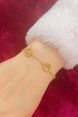 سوارة من ماركة فيندي ذهبي