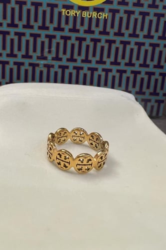 خاتم من ماركة توري بورش