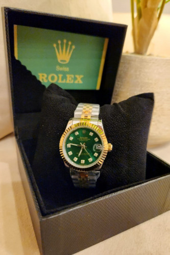 ساعة من ماركة رولكس ديت جست أخضر