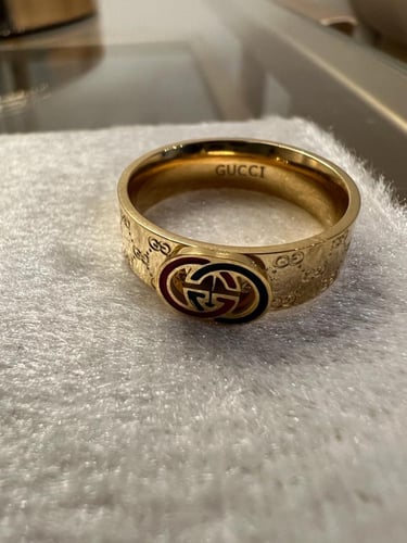 خاتم من ماركة قوتشي