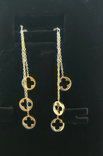 حلق من ماركة لويس فيتون