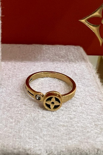 خاتم من ماركة لويس فيتون