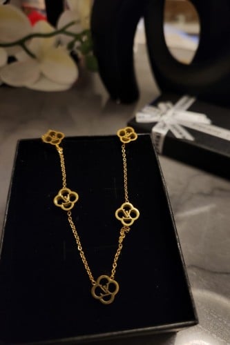 سلسال من ماركة لويس فيتون