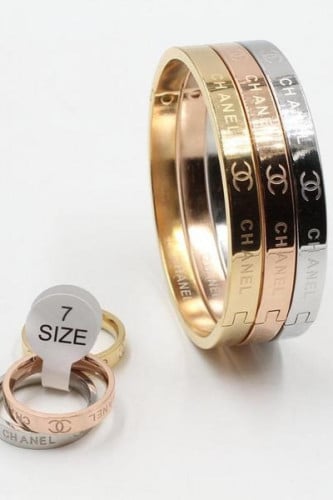 سوارة من ماركة شانيل