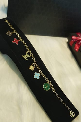 سوارة ماركة لويس فيتون