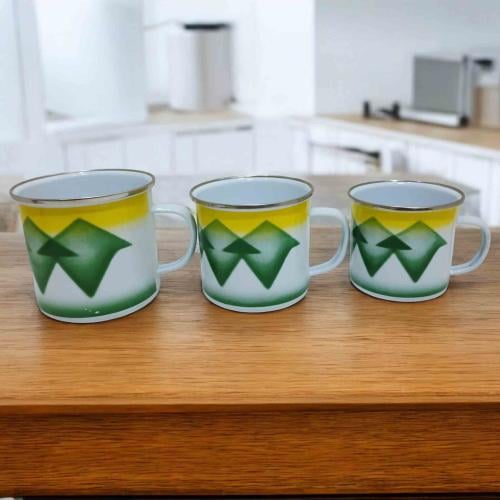 كوب غضار بيد أخضر