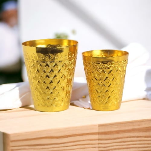 كوب منقوش ذهبي