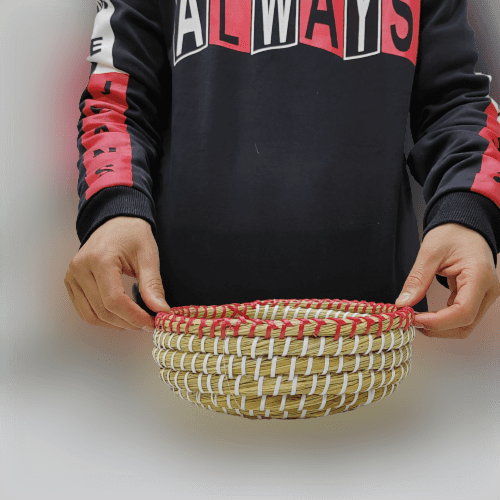 سلة خوس بخط ابيض