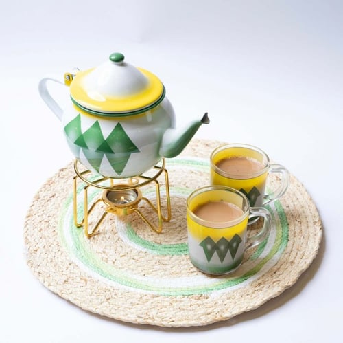 ابريق غضار يد جنب اخضر