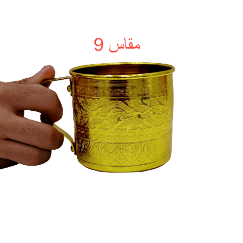 كوب منقوش بيد ذهبي