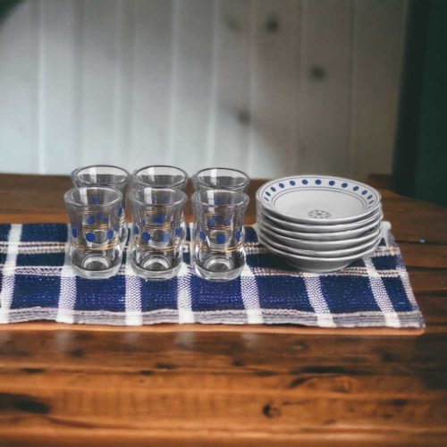 استكانة كويتي منقط ازرق مع الصحن