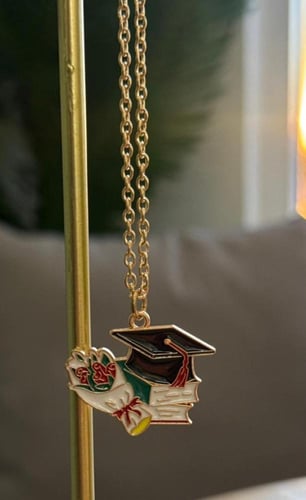 سلاسل وميداليات التخرج