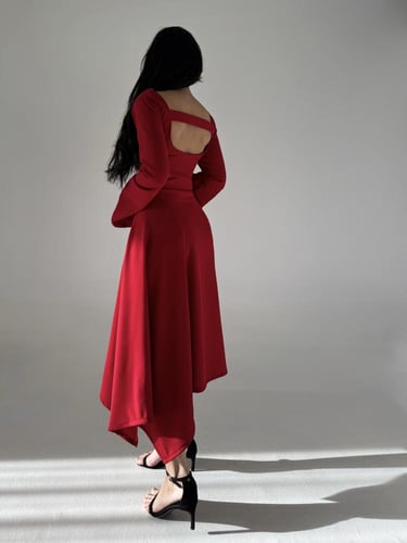 تسليم فوري Lady in red