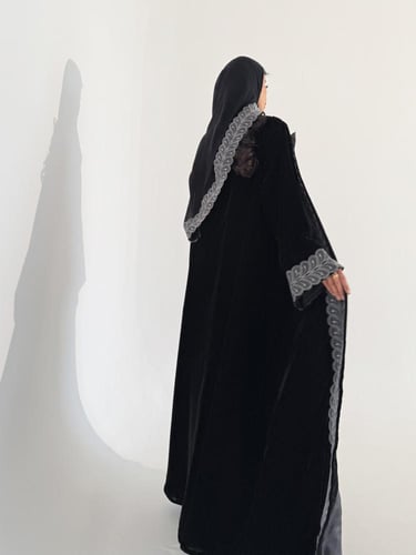 Black velvet تسليم فوري