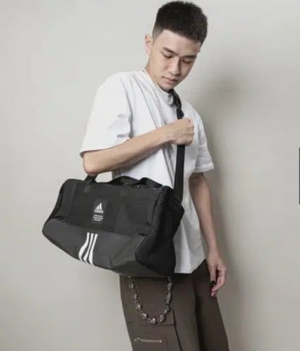 حقيبة رياضية من اديداس رجالي ونسائي متعددة الأغراض...