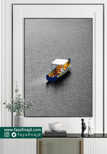 لوحه جدارية منظر طبيعي بحر رمادي وقارب صغير