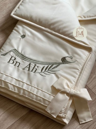 طقم مواليد مكون من 3 قطع /تفاحي