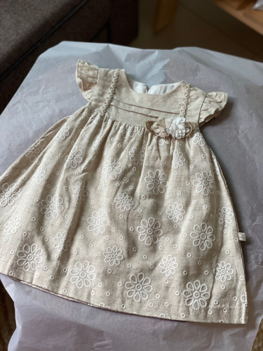 فستان آنيق باللون البيج