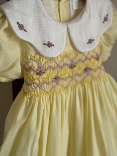 فستان سموكد شغل يدوي باللون الليموني