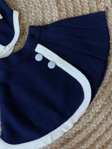 طقم باللون الكحلي