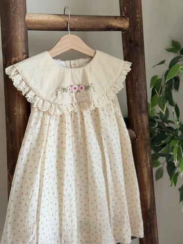 فستان الكاميليا تطريز يدوي