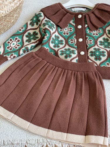 طقم جميل باللون البني والأخضر