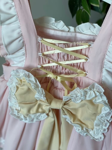 فستان بتصميم أسباني