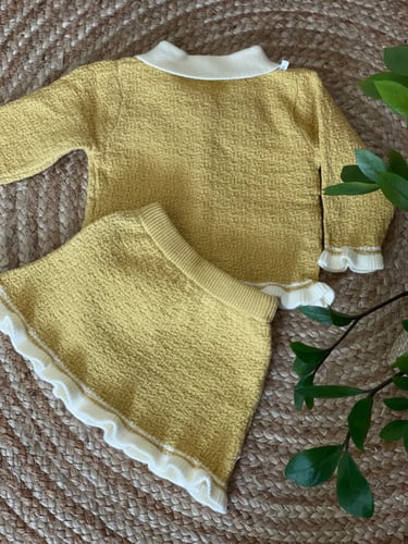 طقم تنورة وبلوزة باللون الكموني